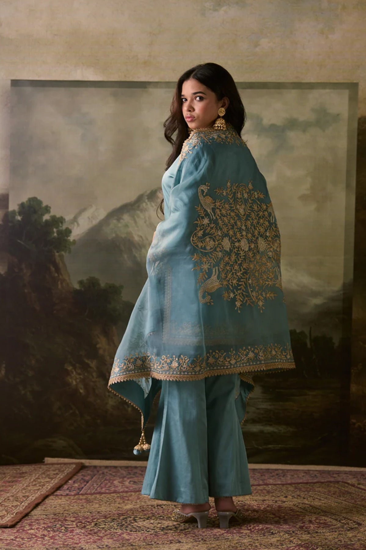 FIRDAUS NOYA CAPE SET